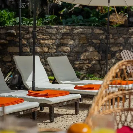 Solar Dos Reis By An Island 里贝拉布拉瓦