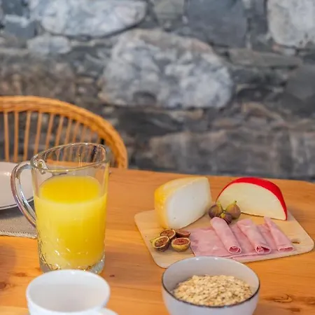 Solar Dos Reis By An Island 里贝拉布拉瓦